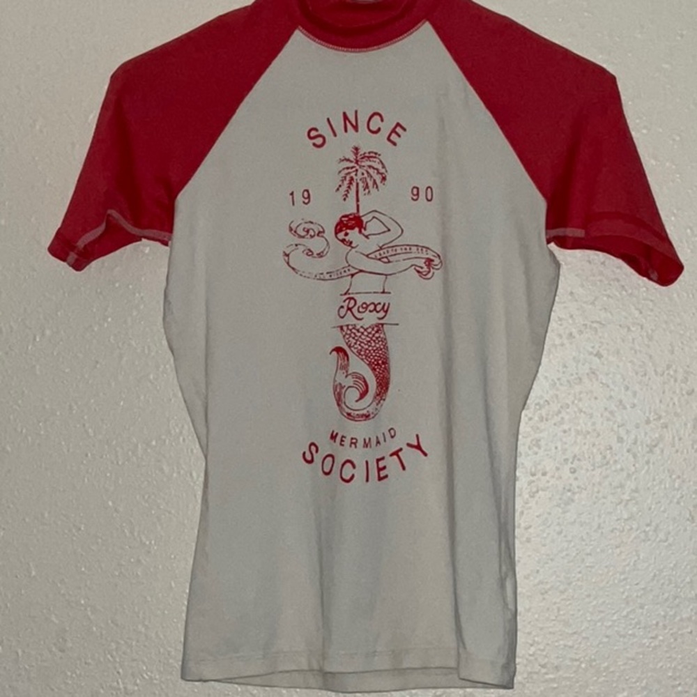 Small size, baseball inspired shirt. Fits snug.